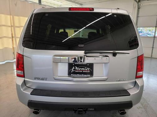 Alabaster Silver Metallic 2011 Honda Pilot EX