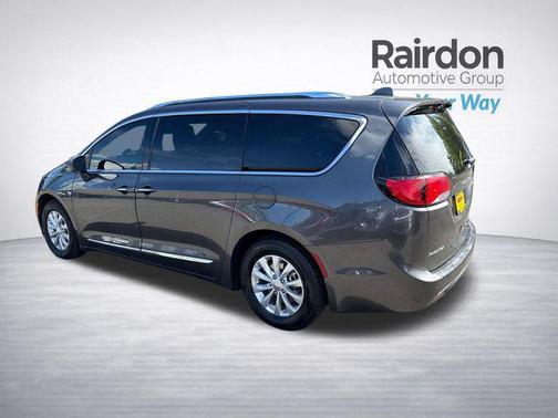 Granite Crystal Metallic Clearcoat 2019 Chrysler Pacifica Touring L