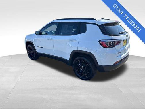 Bright White Clearcoat 2026 Jeep Compass Latitude