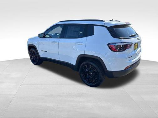 Bright White Clearcoat 2026 Jeep Compass Latitude