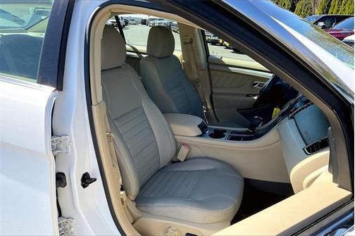 2015 Ford Taurus SE
