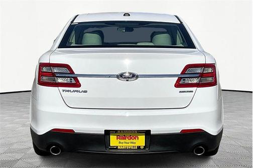 2015 Ford Taurus SE