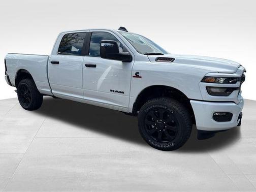 Bright White Clearcoat 2026 RAM 2500 Big Horn Crew Cab 4x4 6'4' Box