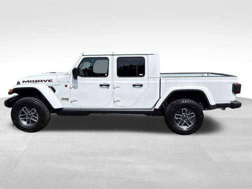 Bright White Clearcoat 2026 Jeep Gladiator Mojave 4x4