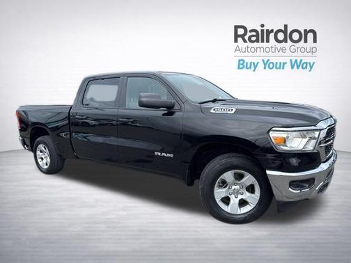 Diamond Black Crystal Pearlcoat 2022 RAM 1500 Big Horn/Lone Star