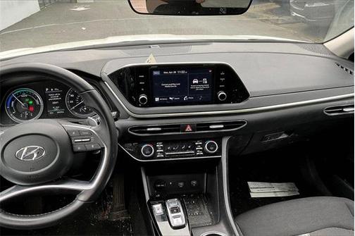 2022 Hyundai SONATA Hybrid SE