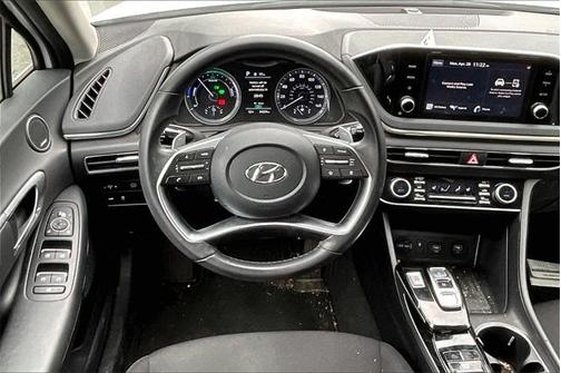 2022 Hyundai SONATA Hybrid SE