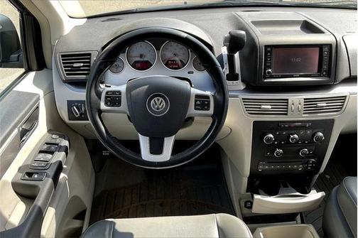 2014 Volkswagen Routan SE