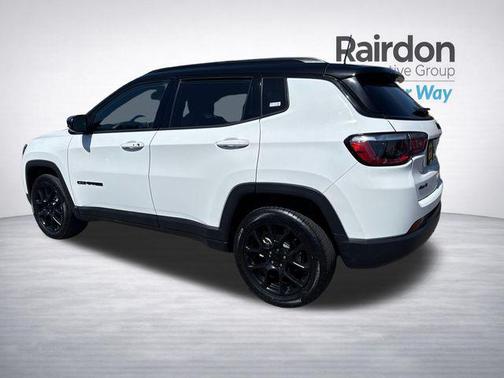 Bright White Clearcoat 2023 Jeep Compass Latitude
