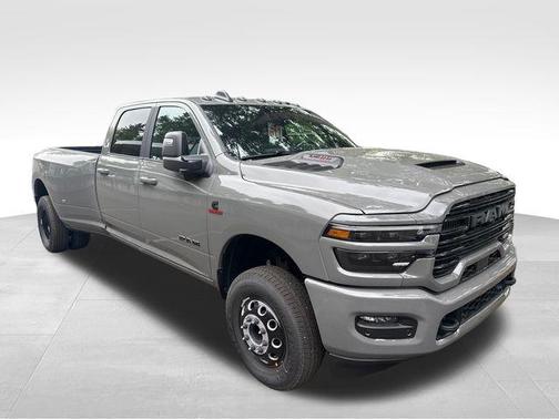 Ceramic Gray Clearcoat 2026 RAM 3500 Laramie Crew Cab 4x4 8' Box