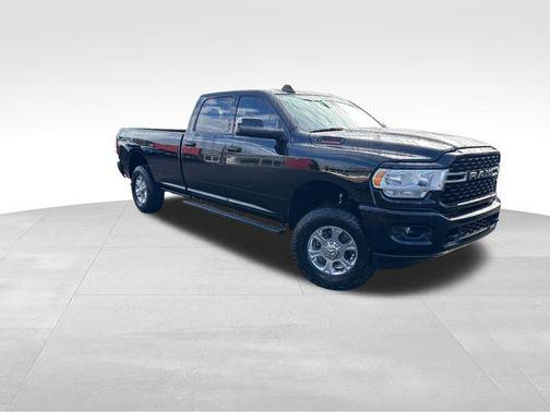 2022 RAM 3500 Big Horn Crew Cab 4x4 8' Box