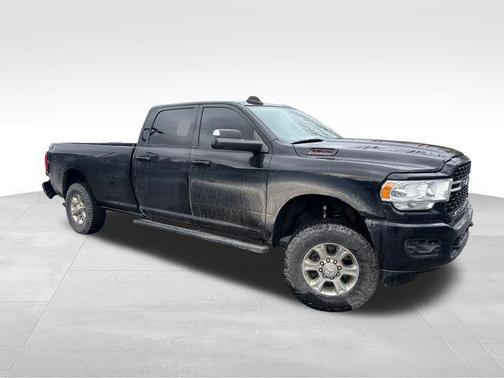 2022 RAM 3500 Big Horn Crew Cab 4x4 8' Box