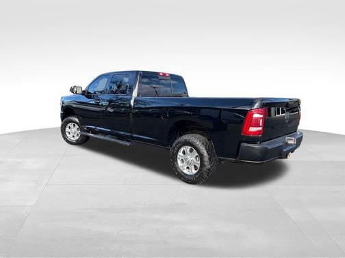 2022 RAM 3500 Big Horn Crew Cab 4x4 8' Box