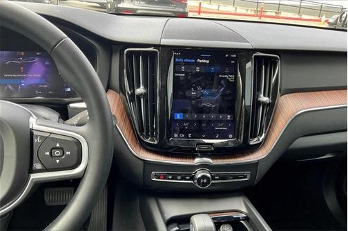 2022 Volvo XC60 B5 Momentum