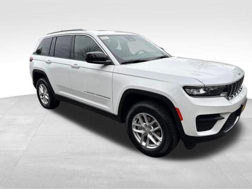 Bright White Clearcoat 2026 Jeep Grand Cherokee Altitude