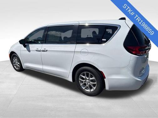 Bright White Clearcoat 2026 Chrysler Pacifica L