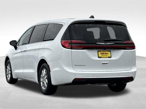 Bright White Clearcoat 2026 Chrysler Pacifica L