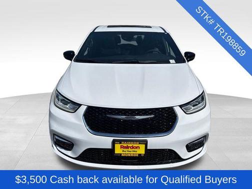 Bright White Clearcoat 2026 Chrysler Pacifica L