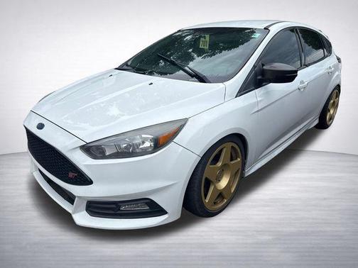 OXFORD WHITE 2018 Ford Focus ST
