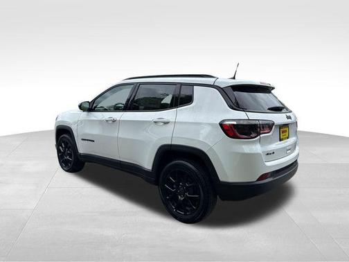 Bright White Clearcoat 2026 Jeep Compass Latitude