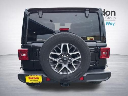 2024 Jeep Wrangler 4-Door Sahara 4x4