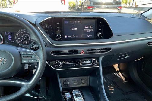 2022 Hyundai SONATA SE