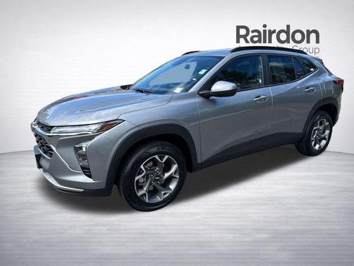 Sterling Gray Metallic 2025 Chevrolet Trax LT