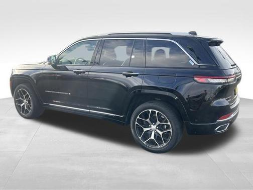 2023 Jeep Grand Cherokee Summit