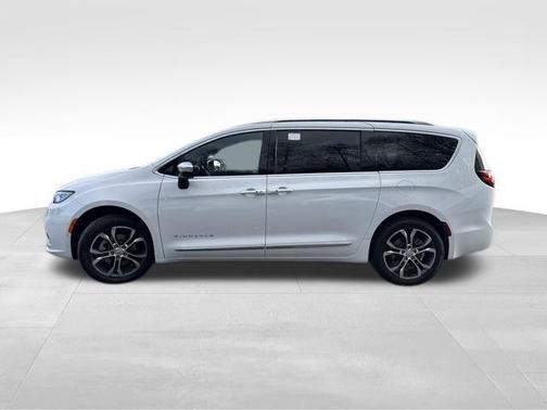 Bright White Clearcoat 2026 Chrysler Pacifica L