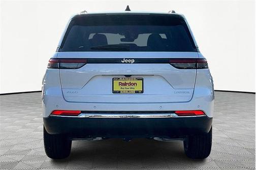 2025 Jeep Grand Cherokee Laredo