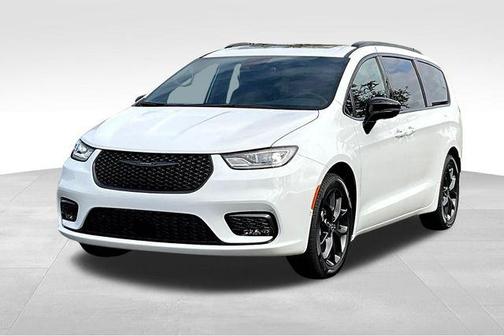 Bright White Clearcoat 2026 Chrysler Pacifica Limited