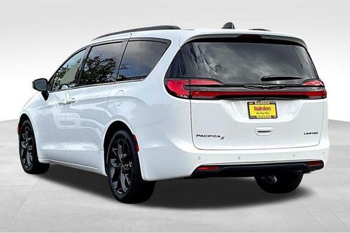 Bright White Clearcoat 2026 Chrysler Pacifica Limited