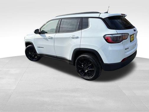 Bright White Clearcoat 2026 Jeep Compass Latitude