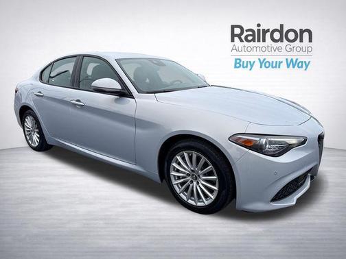 Moonlight Gray Metallic 2022 Alfa Romeo Giulia Sprint