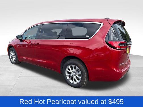 Red Hot Pearlcoat 2025 Chrysler Pacifica L