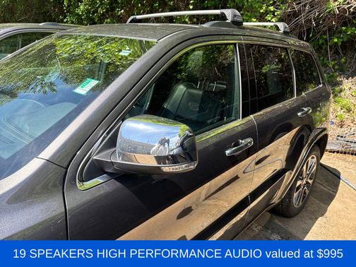 Granite Crystal Metallic Clearcoat 2017 Jeep Grand Cherokee Overland