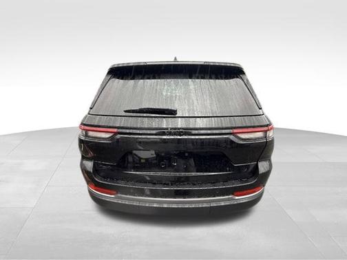 High Gloss Black 2027 Jeep Grand Cherokee Limited