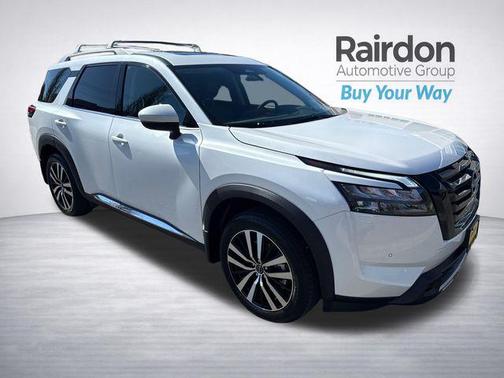 2025 Nissan Pathfinder Platinum 4WD