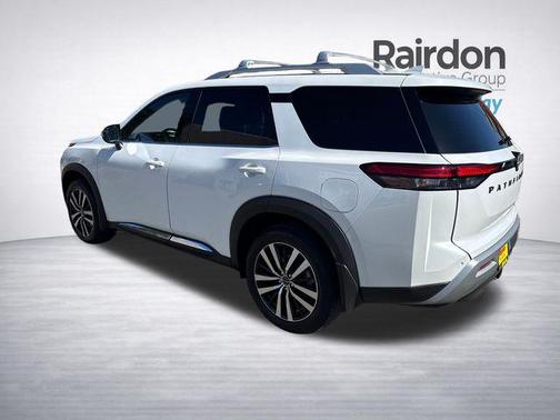 2025 Nissan Pathfinder Platinum 4WD