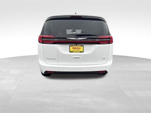 2026 Chrysler Pacifica L