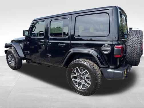 black clearcoat 2026 Jeep Wrangler 4-Door Sahara 4x4