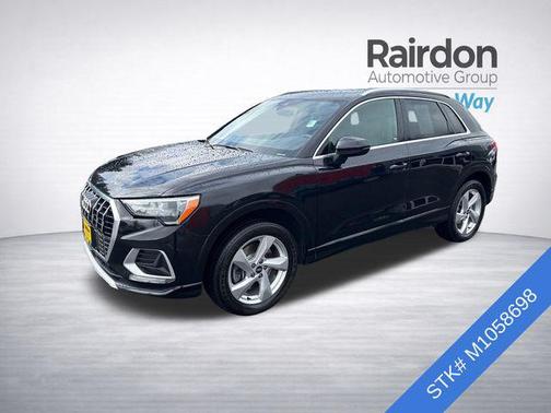 Mythos Black Metallic 2021 Audi Q3 40 Premium