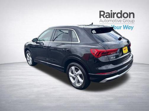 Mythos Black Metallic 2021 Audi Q3 40 Premium