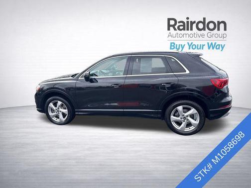 Mythos Black Metallic 2021 Audi Q3 40 Premium