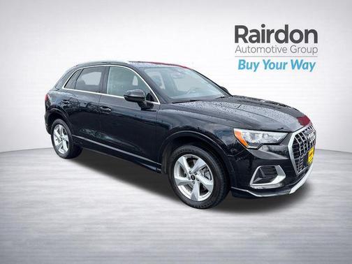Mythos Black Metallic 2021 Audi Q3 40 Premium