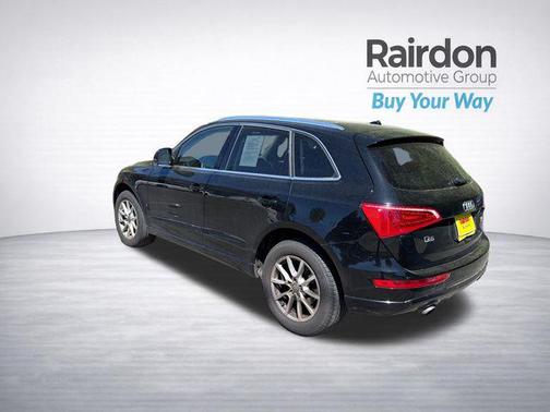 Brilliant Black 2010 Audi Q5 3.2 Premium quattro