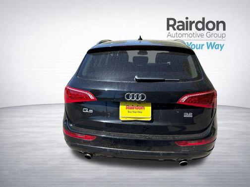 Brilliant Black 2010 Audi Q5 3.2 Premium quattro