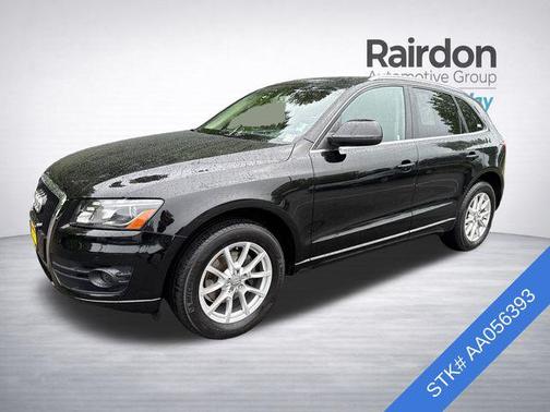 Brilliant Black 2010 Audi Q5 3.2 Premium quattro