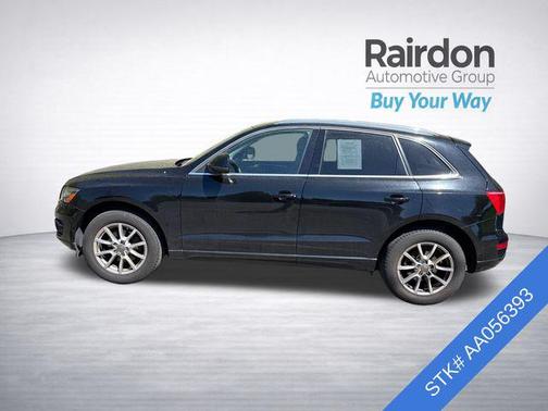 Brilliant Black 2010 Audi Q5 3.2 Premium quattro