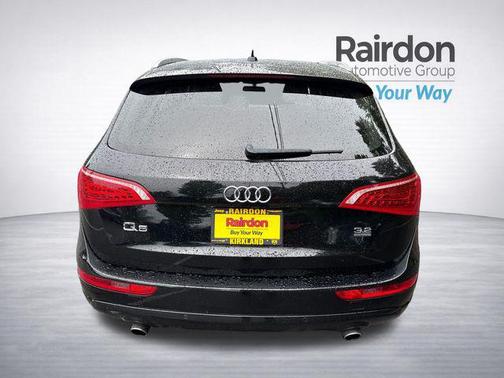 Brilliant Black 2010 Audi Q5 3.2 Premium quattro